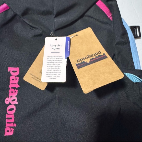 Patagonia (NWT) Black Refugio Backpack - Picture 9 of 15